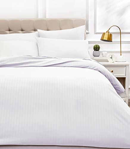 Amazon Basics - Juego de ropa de cama con funda nórdica de microfibra y 2 fundas de almohada - 200 x 200 cm, blanco brillante